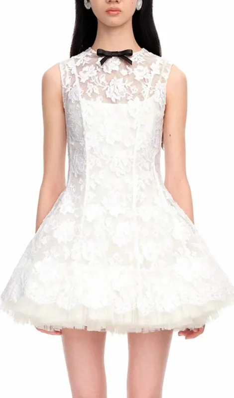 WHITE LACE SLEEVELESS MINI DRESS Party mini dresses